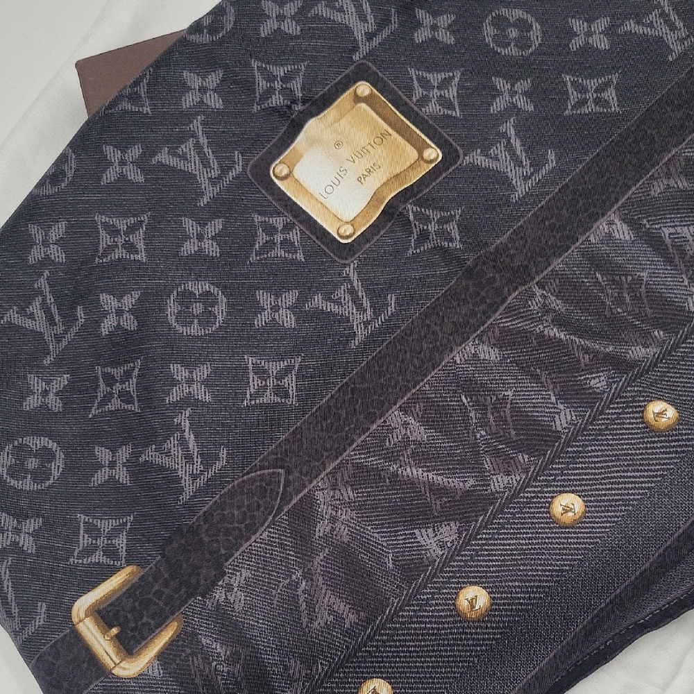 Louis Vuitton Gray and Gold Monogram Scarf